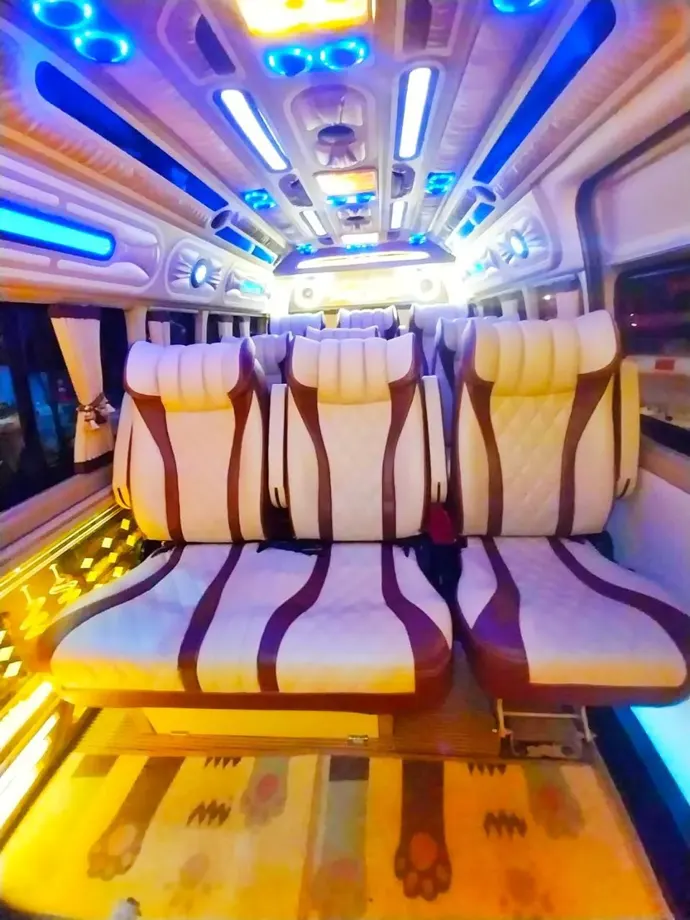 เบาะโดยสารและระบบไฟตกแต่งภายในรถตู้ VIP